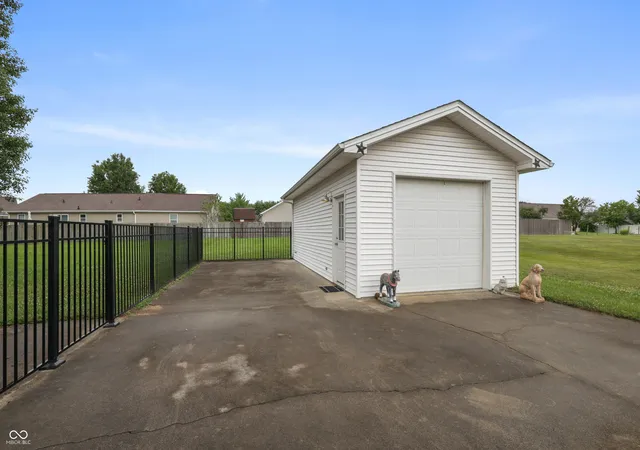 5th image of 4534 Hackberry Dr, Columbus, IN 47201 | MLS# 22113303