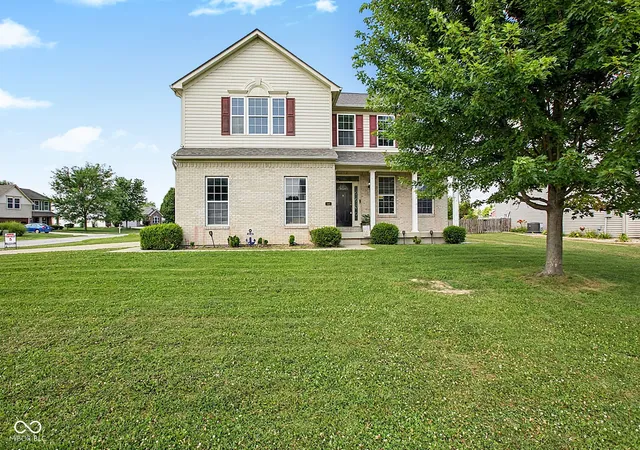 1st image of 2410 Mcgregor Dr, Avon, IN 46123 | MLS# 22113327
