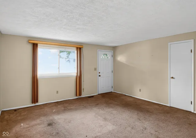 Photo 3 of Sale Pending at 9850 Ellis Dr, Indianapolis, IN 46235 | MLS# 22113330 | Listing updated on 2026-08-27