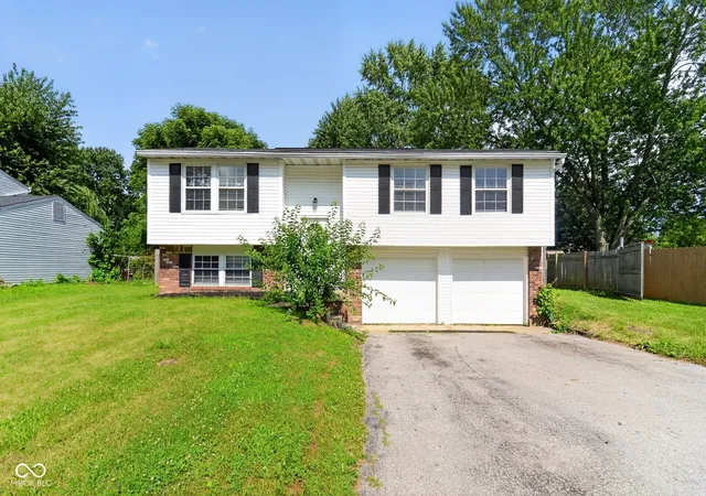Photo 1 of Single family home for sale at 335 Broken Arrow Ct, Indianapolis, IN 46234 | MLS# 22113333 | Listing updated on 2026-10-02