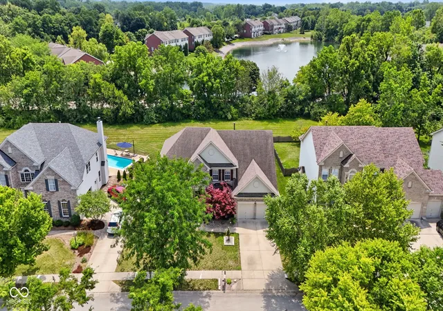 3rd image of 5729 Fairbourne Ct, Carmel, IN 46033 | MLS# 22113336