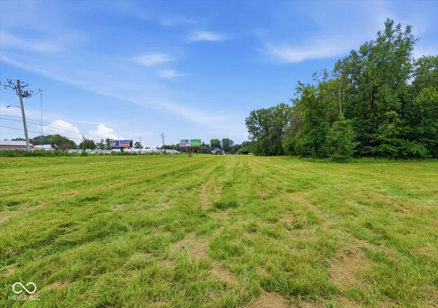 4th image of 1305 N Michigan Rd, Shelbyville, IN 46176 | MLS# 22113353