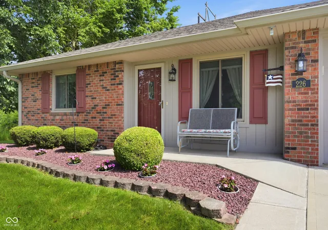 2nd image of 226 Saratoga Wy, Anderson, IN 46013 | MLS# 22113398