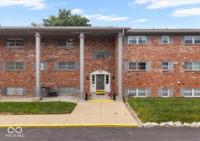1st image of 5022 Allisonville Rd #E, Indianapolis, IN 46205 | MLS# 22113399
