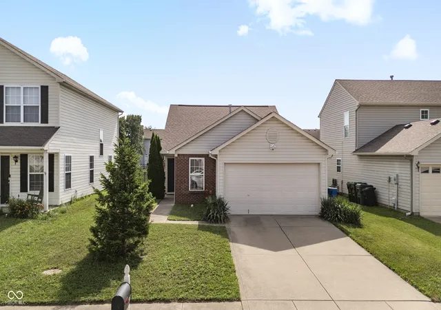 Homes for sale in Greenwood, IN | 1807 Blue Lake Dr, Greenwood, IN 46143 | MLS# 22113411