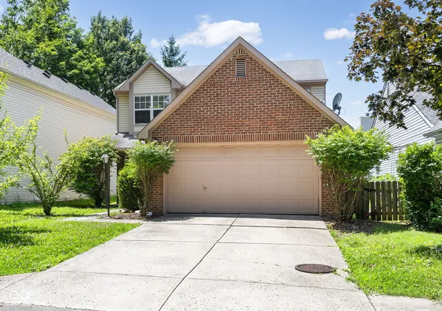 Photo 2 of Single family home for sale at 5187 Pin Oak Dr, Indianapolis, IN 46254 | MLS# 22113416 | Listing updated on 2026-07-23