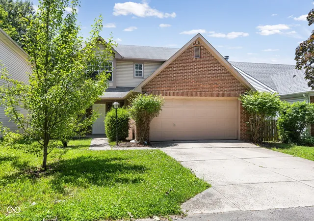 Photo 3 of Single family home for sale at 5187 Pin Oak Dr, Indianapolis, IN 46254 | MLS# 22113416 | Listing updated on 2026-07-23