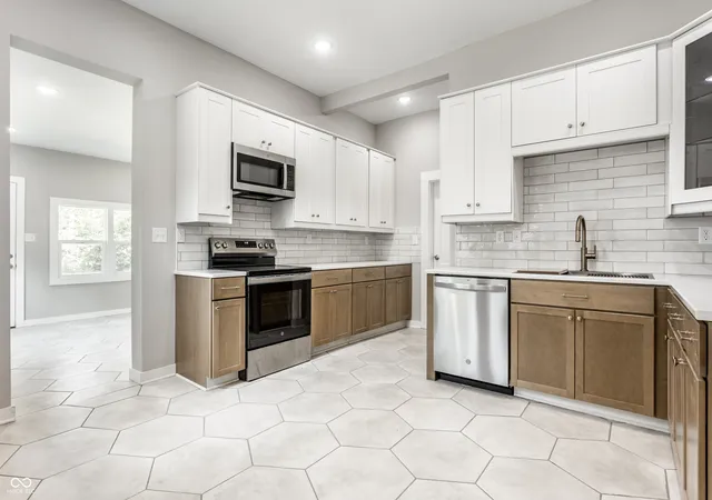 Photo 4 of Single family home for sale at 671 N 10th Street, Noblesville, IN 46060 | MLS# 22113436 | Listing updated on 2026-10-01