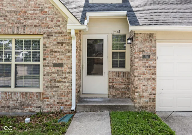 Photo 2 of Single family home for sale at 2952 Scottsdale Dr, Indianapolis, IN 46234 | MLS# 22113443 | Listing updated on 2026-09-21