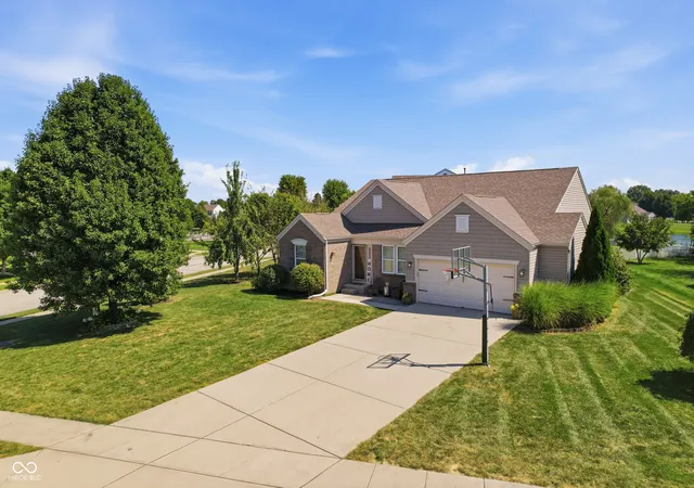 Photo 3 of Single family home for sale at 2225 Silver Rose Dr, Avon, IN 46123 | MLS# 22113485 | Listing updated on 2026-09-21
