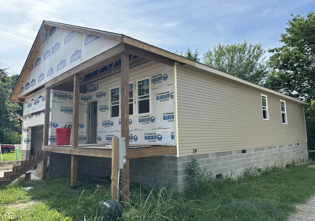 Photo 3 of Single family home for sale at 48 W Clay St, Spencer, IN 47460 | MLS# 22113506 | Listing updated on 2026-07-17