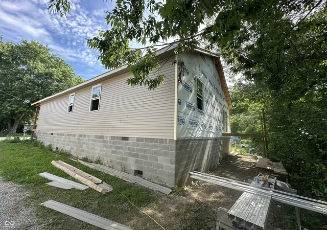 Photo 4 of Single family home for sale at 48 W Clay St, Spencer, IN 47460 | MLS# 22113506 | Listing updated on 2026-07-17