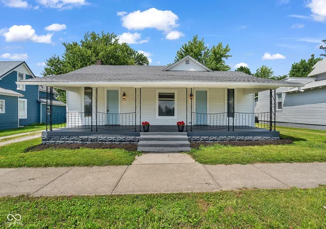 1st image of 326 E Taylor St, Ladoga, IN 47954 | MLS# 22113537
