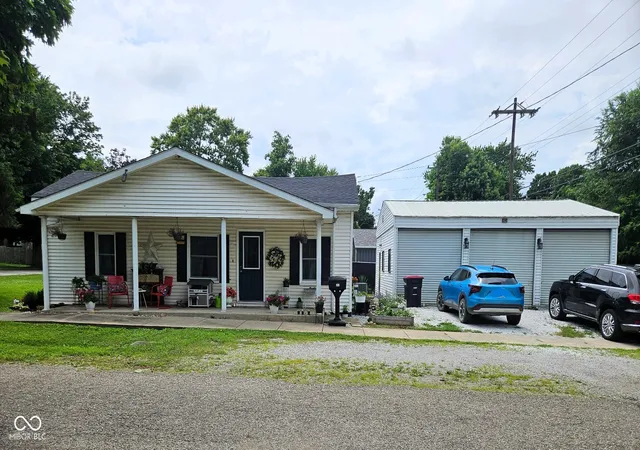 1st image of 105 E Logan St, Attica, IN 47918 | MLS# 22113549