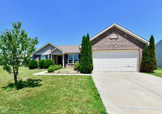 Homes for sale in Greenwood, IN | 894 Rosewood Dr, Greenwood, IN 46143 | MLS# 22113550
