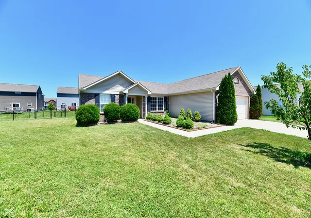 Homes for sale in Greenwood, IN | 894 Rosewood Dr, Greenwood, IN 46143 | MLS# 22113550