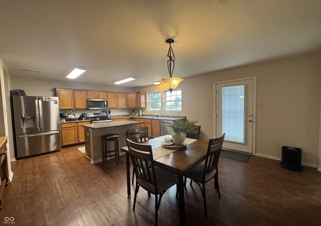 2nd image of 1228 Maple Trace Wy, Sheridan, IN 46069 | MLS# 22113574