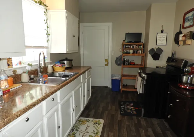 Photo 3 of Single family home for sale at 1504 W 11th Street, Anderson, IN 46016 | MLS# 22113577 | Listing updated on 2026-09-14