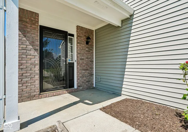 2nd image of 1302 Grand Canyon Cir, Franklin, IN 46131 | MLS# 22113583