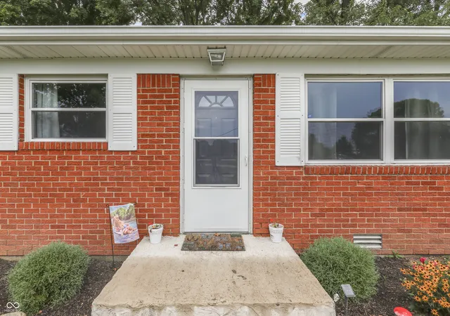 Photo 2 of Single family home for sale at 8025 W Sycamore Rd, Fairland, IN 46126 | MLS# 22113584 | Listing updated on 2026-09-29
