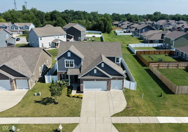 Photo 2 of Single family home for sale at 9122 Hemingway Dr, Indianapolis, IN 46239 | MLS# 22113591 | Listing updated on 2026-09-07