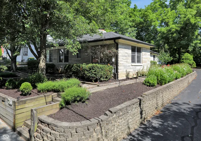 1st image of 760 W Pine St, Zionsville, IN 46077 | MLS# 22113621
