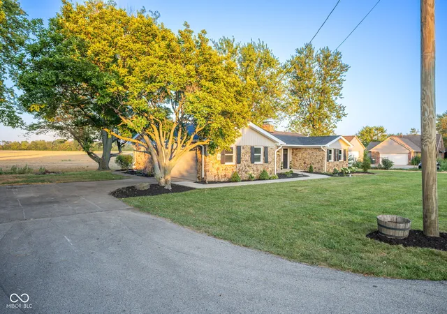 3rd image of 1639 N Buck Creek, Greenfield, IN 46140 | MLS# 22113647