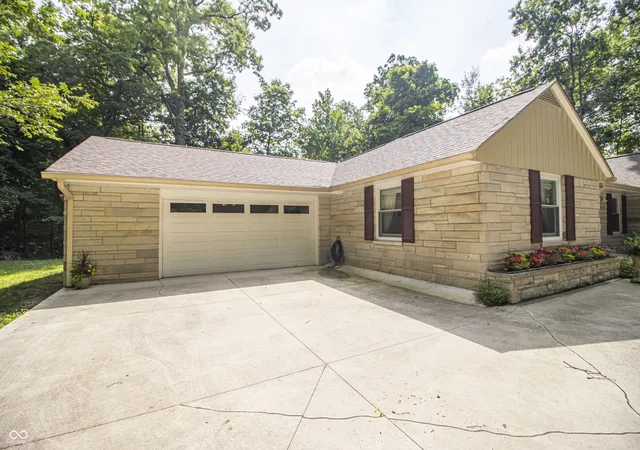 Photo 3 of Single family home for sale at 120 White Oaks St, Fishers, IN 46038 | MLS# 22113651 | Listing updated on 2026-09-02