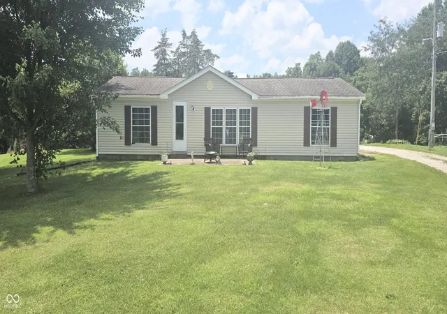 Homes for sale in North Vernon, IN | 1755 S County Road 250 E, North Vernon, IN 47265 | MLS# 22113681