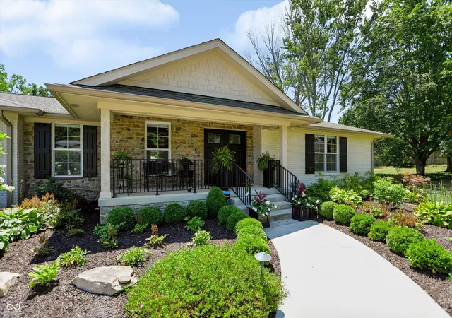 Photo 3 of Sale Pending at 685 Terrace Dr, Zionsville, IN 46077 | MLS# 22113686 | Listing updated on 2026-08-31