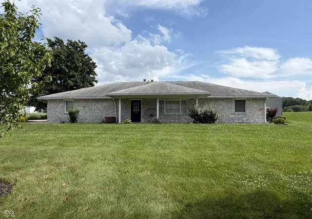 Homes for sale in Clay City, IN | 106 E 14th St, Clay City, IN 47841 | MLS# 22113690