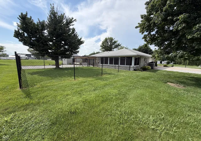 4th image of 106 E 14Th St, Clay City, IN 47841 | MLS# 22113690