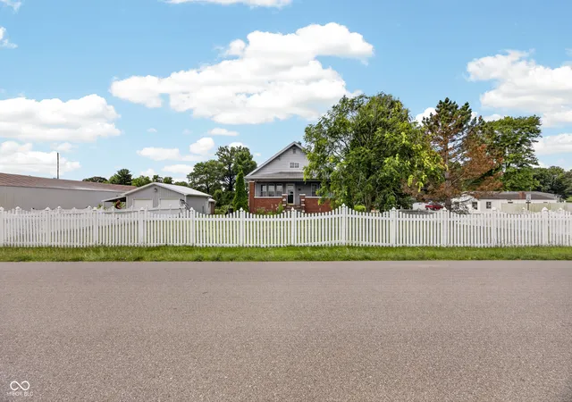 Photo 2 of Sale Pending at 6131 W 100 North, Switz City, IN 47465 | MLS# 22113713 | Listing updated on 2026-09-05