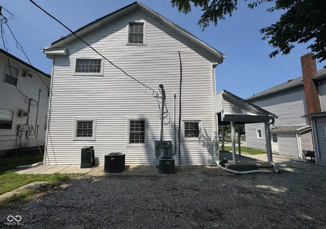 Photo 3 of Sale Pending at 406 S Walnut St, Crawfordsville, IN 47933 | MLS# 22113751 | Listing updated on 2026-09-03