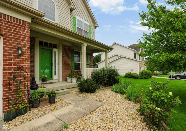 2nd image of 281 Wakefield Dr E, Greenwood, IN 46142 | MLS# 22113793