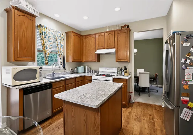 5th image of 281 Wakefield Dr E, Greenwood, IN 46142 | MLS# 22113793