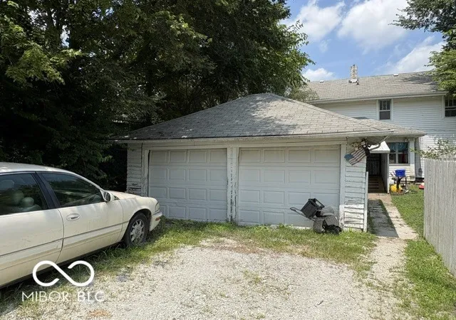 Photo 4 of Single family home for sale at 1409 W 14th Street, Anderson, IN 46016 | MLS# 22113803 | Listing updated on 2026-10-02