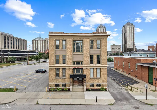 Photo 3 of Condo for sale at 627 N Pennsylvania St #6F, Indianapolis, IN 46204 | MLS# 22113809 | Listing updated on 2026-07-31