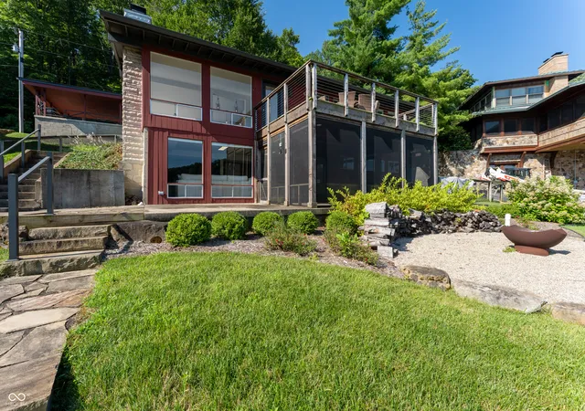 Photo 4 of Single family home for sale at 5461 S Poplar Dr, Columbus, IN 47201 | MLS# 22113814 | Listing updated on 2026-09-30