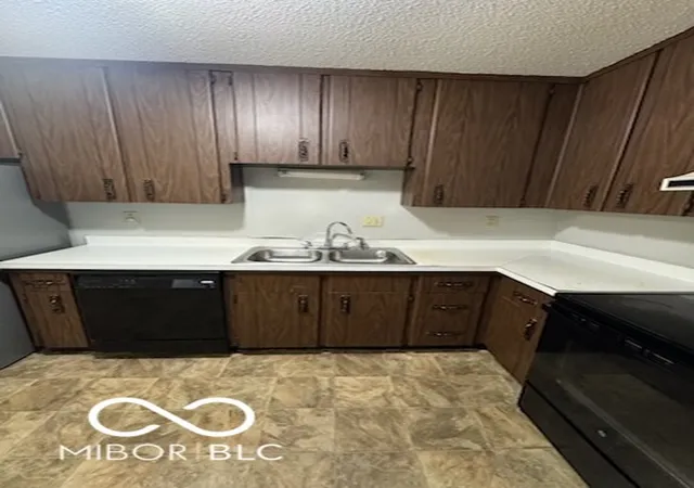 Photo 3 of Condo for sale at 8001 Xenia Dr, Indianapolis, IN 46227 | MLS# 22113830 | Listing updated on 2026-09-01