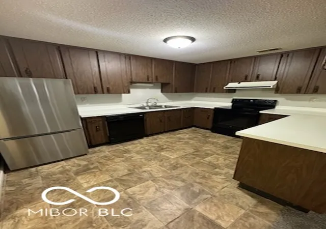 Photo 4 of Condo for sale at 8001 Xenia Dr, Indianapolis, IN 46227 | MLS# 22113830 | Listing updated on 2026-09-01