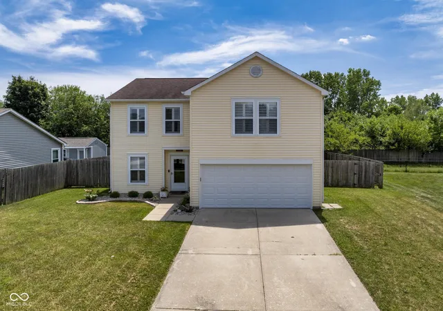 2nd image of 1967 Brookside Ct, Greenfield, IN 46140 | MLS# 22113834