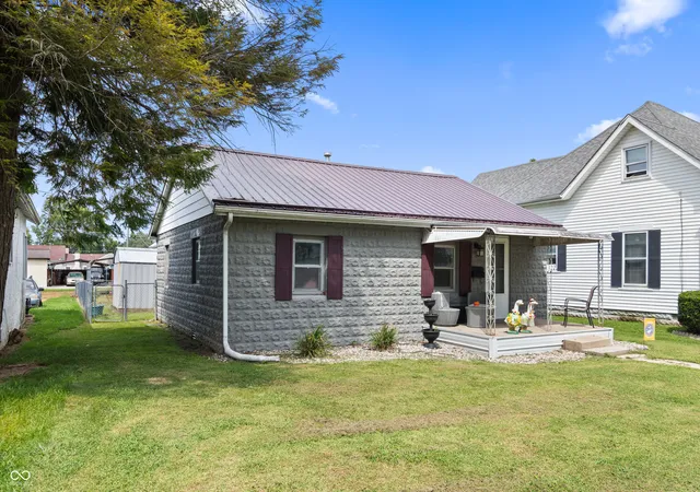 Photo 3 of Single family home for sale at 322 E 7th Street, Rushville, IN 46173 | MLS# 22113860 | Listing updated on 2026-09-02