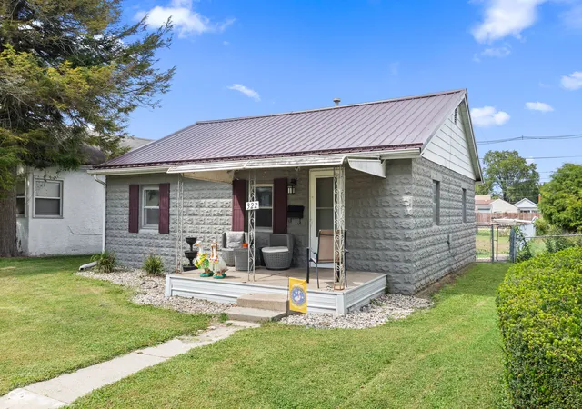 Photo 3 of Single family home for sale at 322 E 7th Street, Rushville, IN 46173 | MLS# 22113860 | Listing updated on 2026-09-02