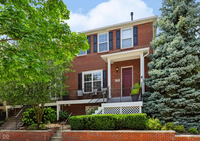 2nd image of 200 Manchester Dr, Zionsville, IN 46077 | MLS# 22113868