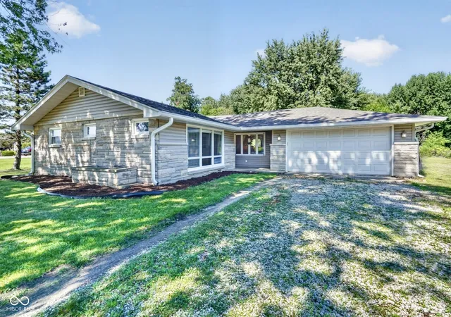 Homes for sale in Muncie, IN | 8909 N Lakewood Dr, Muncie, IN 47303 | MLS# 22113888