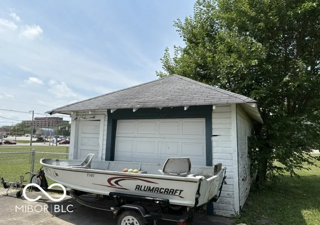 Photo 2 of Single family home for sale at 1811 Main St, Anderson, IN 46016 | MLS# 22113893 | Listing updated on 2026-10-02