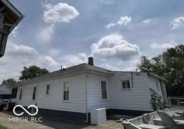 Photo 3 of Single family home for sale at 1811 Main St, Anderson, IN 46016 | MLS# 22113893 | Listing updated on 2026-10-02