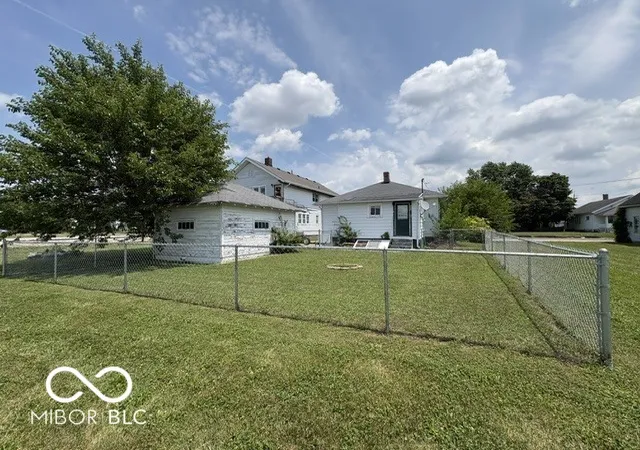 Photo 4 of Single family home for sale at 1811 Main St, Anderson, IN 46016 | MLS# 22113893 | Listing updated on 2026-10-02