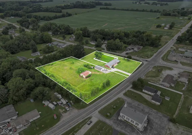 Photo 3 of Single family home for sale at 2580 S US Hwy 31, Crothersville, IN 47229 | MLS# 22113894 | Listing updated on 2026-08-01